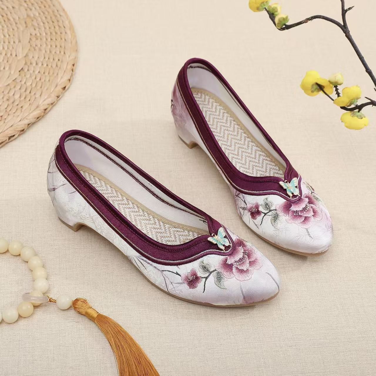 Woman Low Heel Embroidered Che - огляд і ціна Embroidery Fabric