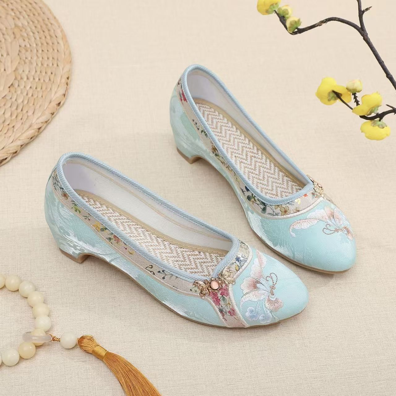 Woman Low Heel Embroidered Che - огляд і ціна Embroidery Fabric