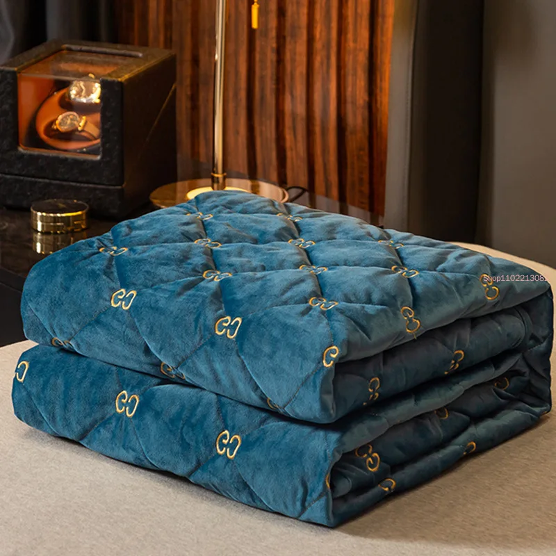 Embroidery Mattress Cover Thic - огляд і ціна Embroidery Quilt Cover