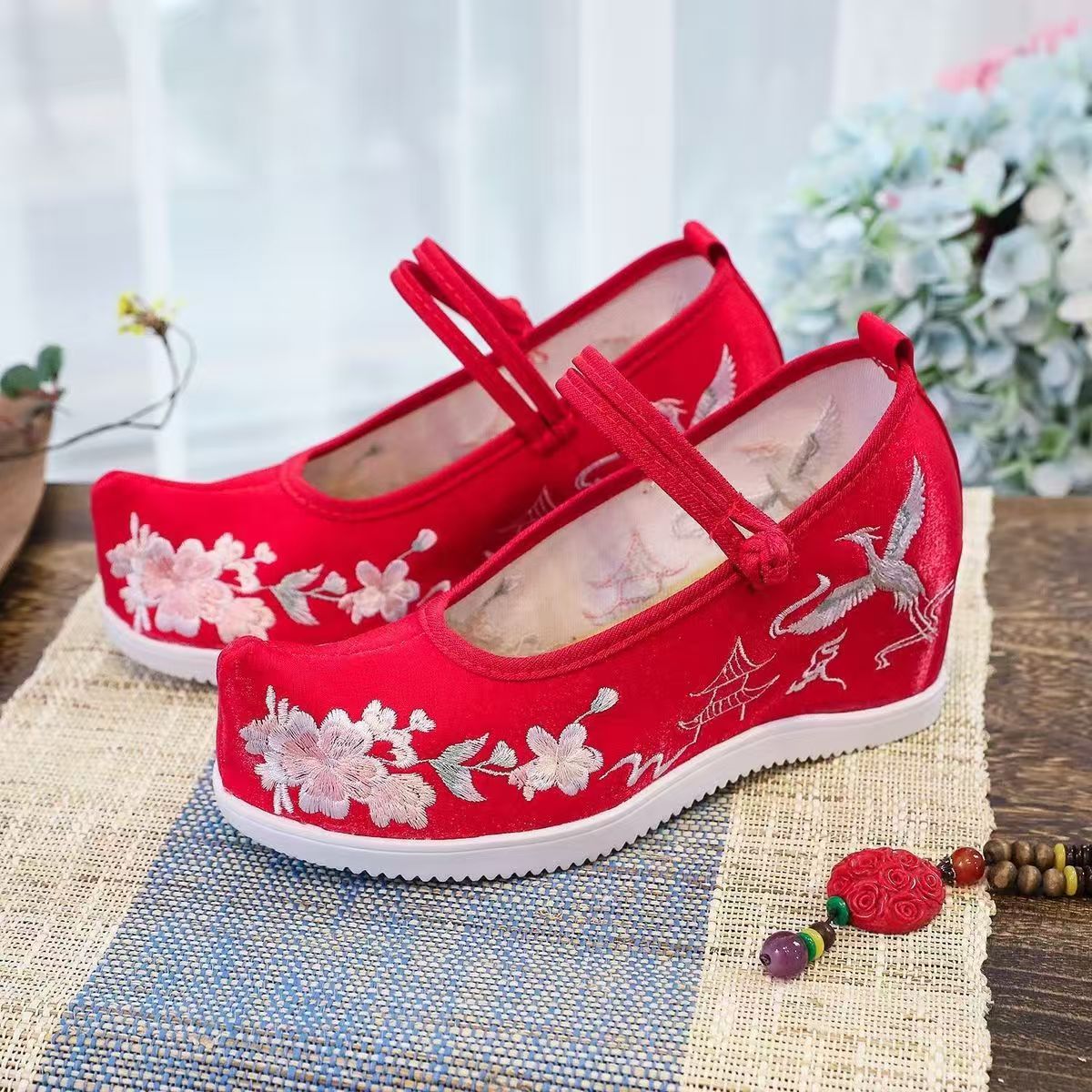 Women Increased Internal Embro - огляд і ціна Embroidery Fabric