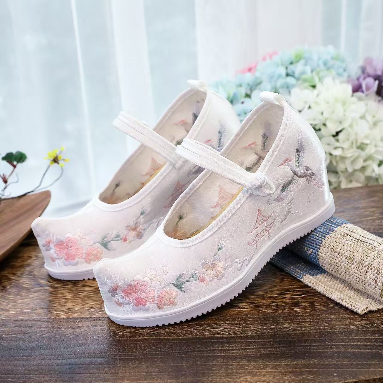 Women Increased Internal Embro - огляд і ціна Embroidery Fabric